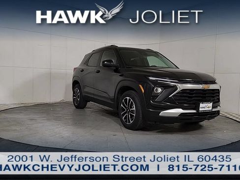 Used 2025 Chevrolet TrailBlazer LT AWD/4WD image 2