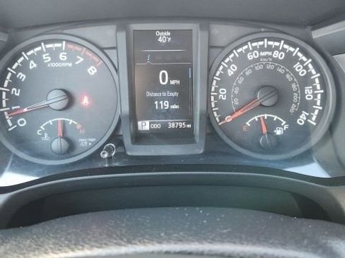 Used 2018 Toyota Tacoma SR image 11