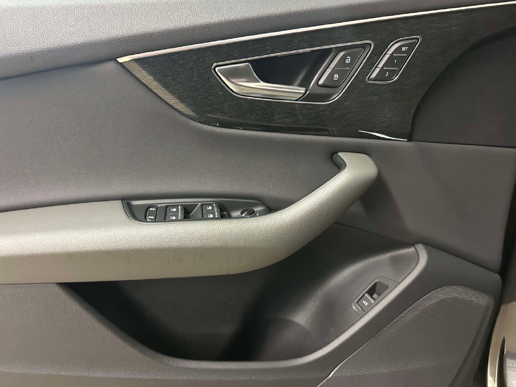 Used 2019 Audi Q8 Premium w/ Convenience Package AWD/4WD image 17