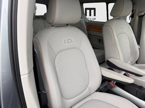 Used 2025 Volkswagen ID. Buzz 1st Edition RWD image 27