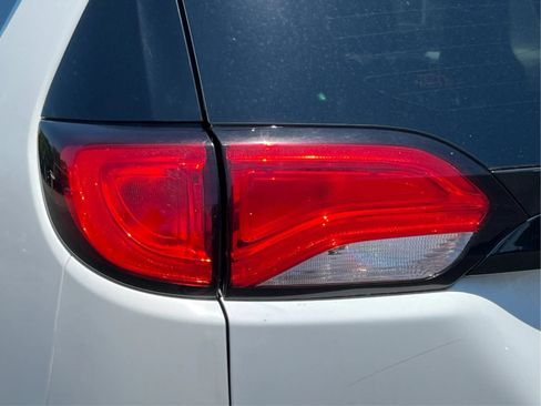Used 2023 Chrysler Voyager LX FWD image 33