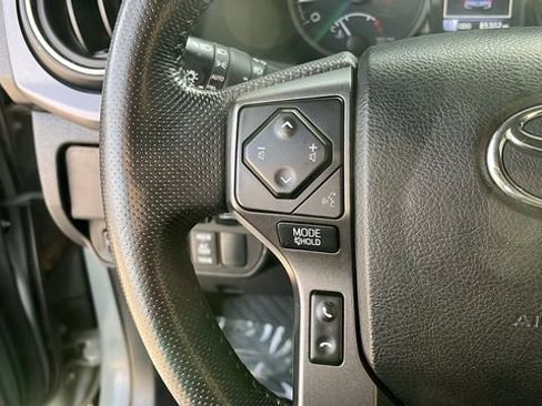 Used 2022 Toyota Tacoma TRD Off-Road image 9