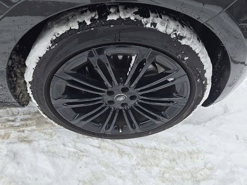 Used 2024 Land Rover Range Rover Long Wheelbase Autobiography image 11