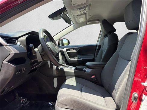 Used 2025 Toyota RAV4 XLE AWD/4WD image 11