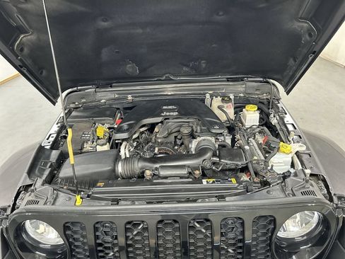 Used 2021 Jeep Gladiator Sport AWD/4WD image 23