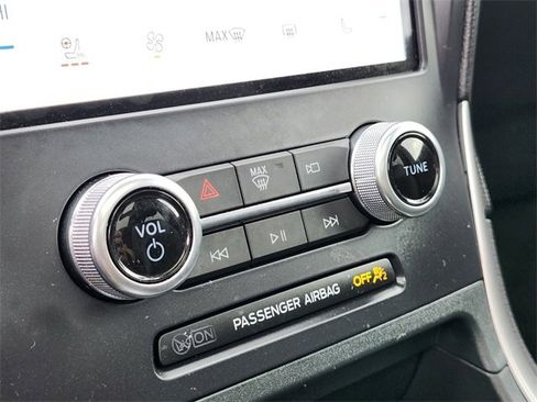 Certified 2022 Ford Edge ST-Line w/ Class II Trailer Tow Package image 26