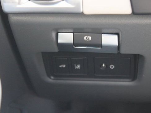 Used 2020 Jaguar E-PACE SE image 15