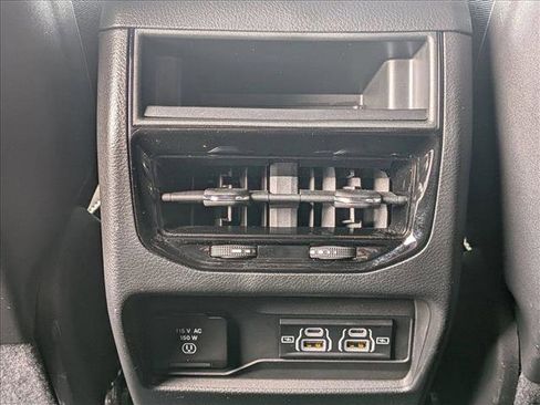 Used 2024 Jeep Grand Cherokee Altitude image 17