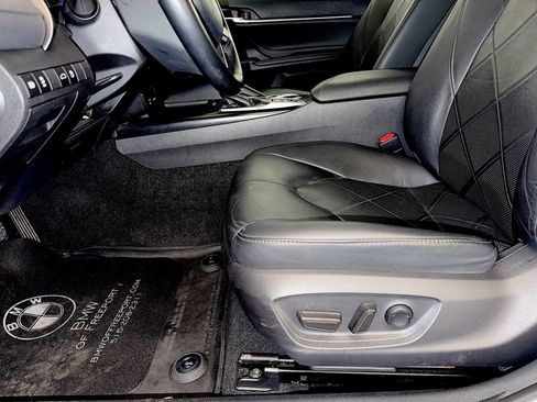 Used 2018 Toyota Camry XLE image 10