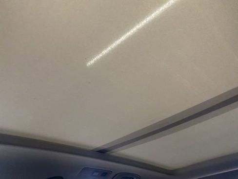 Used 2021 Volkswagen Tiguan SE image 20