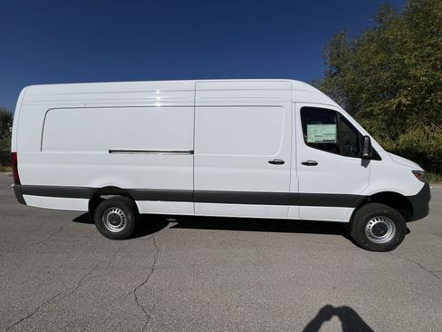 New 2025 Mercedes-Benz Sprinter 2500 image 14