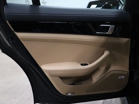 Used 2020 Porsche Panamera image 14