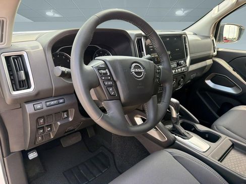Used 2025 Nissan Frontier SV w/ SV Convenience Package AWD/4WD image 4