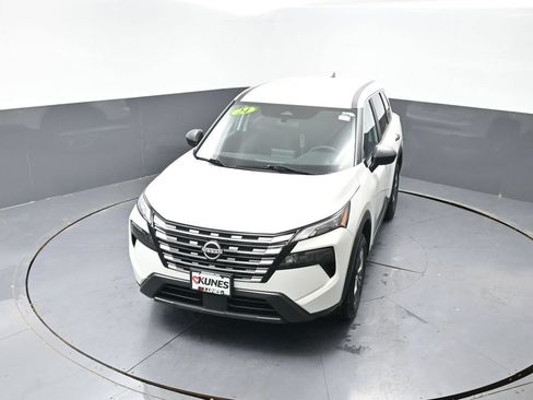 Used 2024 Nissan Rogue S FWD image 42
