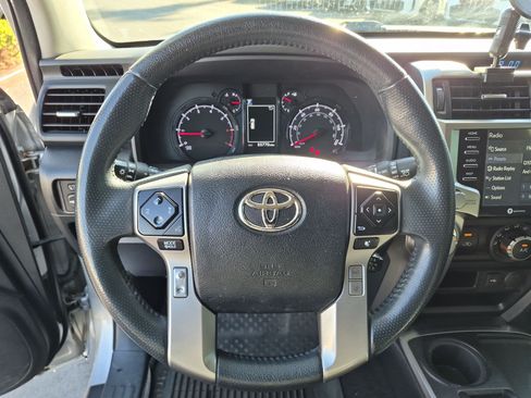 Used 2021 Toyota 4Runner SR5 Premium w/ Moonroof Package RWD image 17