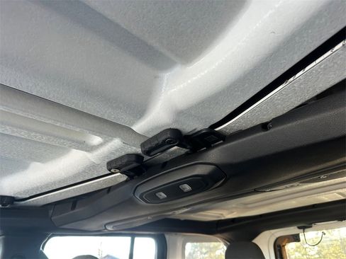 Used 2024 Jeep Wrangler Unlimited image 23