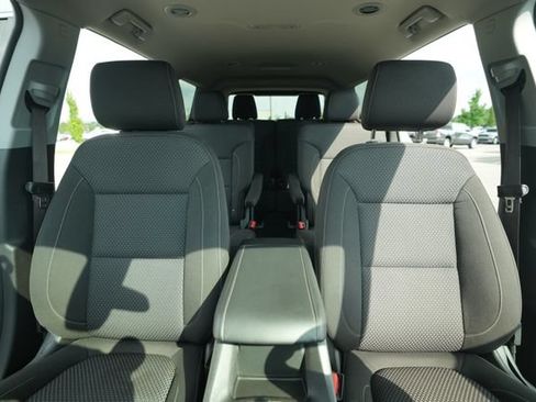 Used 2023 GMC Acadia SLE FWD image 40