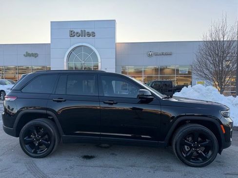 Certified 2023 Jeep Grand Cherokee Altitude image 4