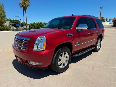 Used 2013 Cadillac Escalade AWD image 4