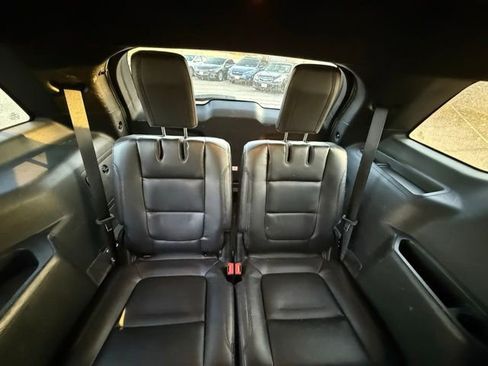 Used 2018 Ford Explorer XLT w/ Equipment Group 202A AWD/4WD image 26