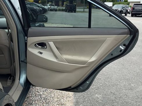 Used 2010 Toyota Camry LE FWD image 30
