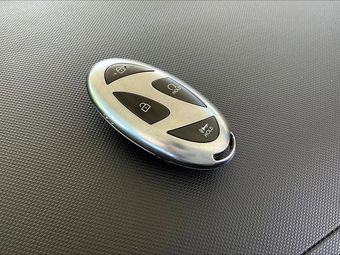 Used 2025 Hyundai Elantra SEL FWD image 30