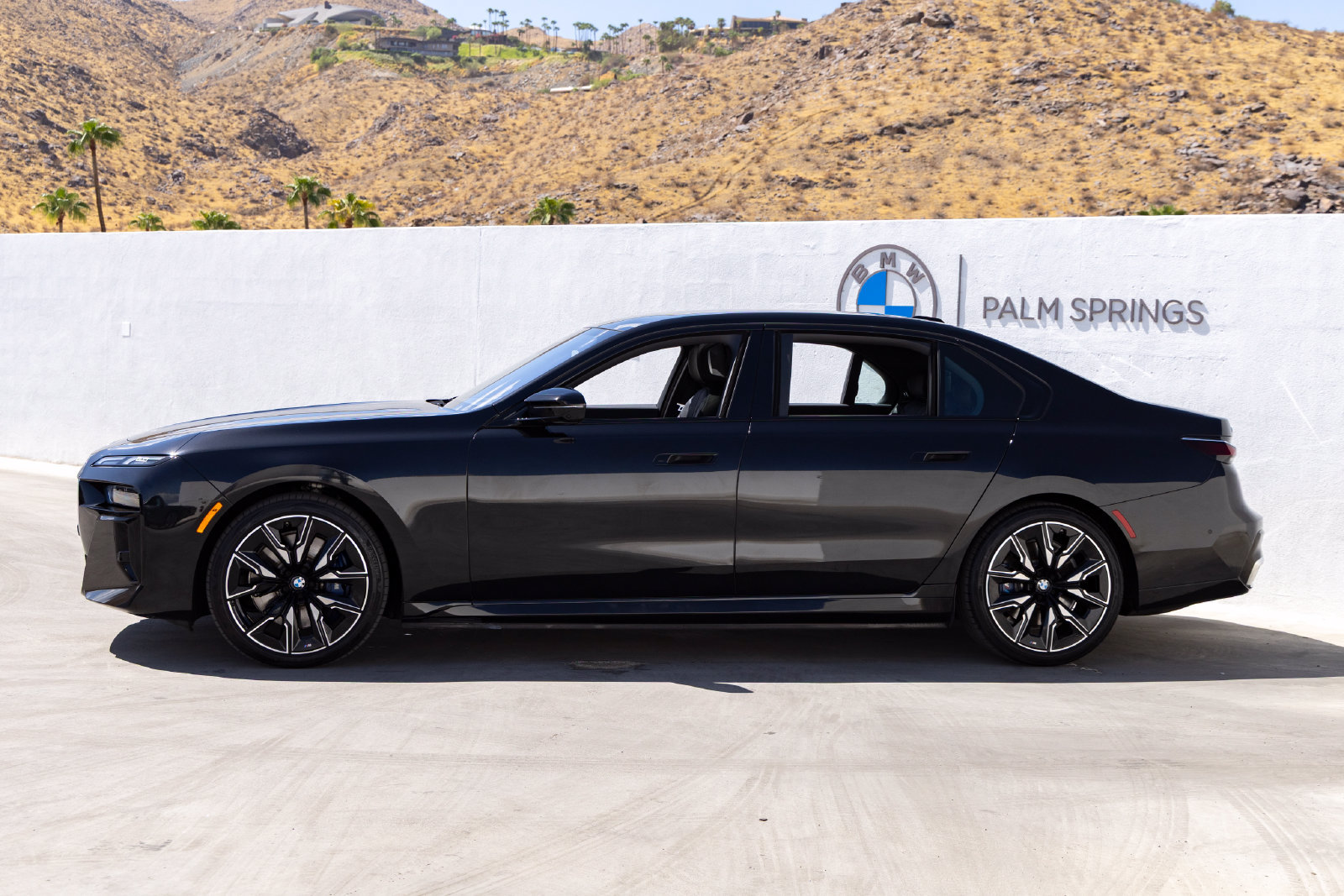 Used 2024 BMW i7 M70 w/ Premium Package AWD/4WD image 3