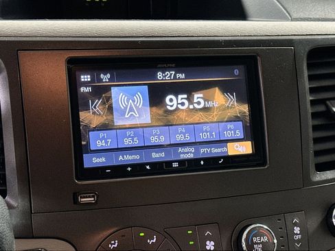 Used 2013 Toyota Sienna L w/ Towing Pkg image 21