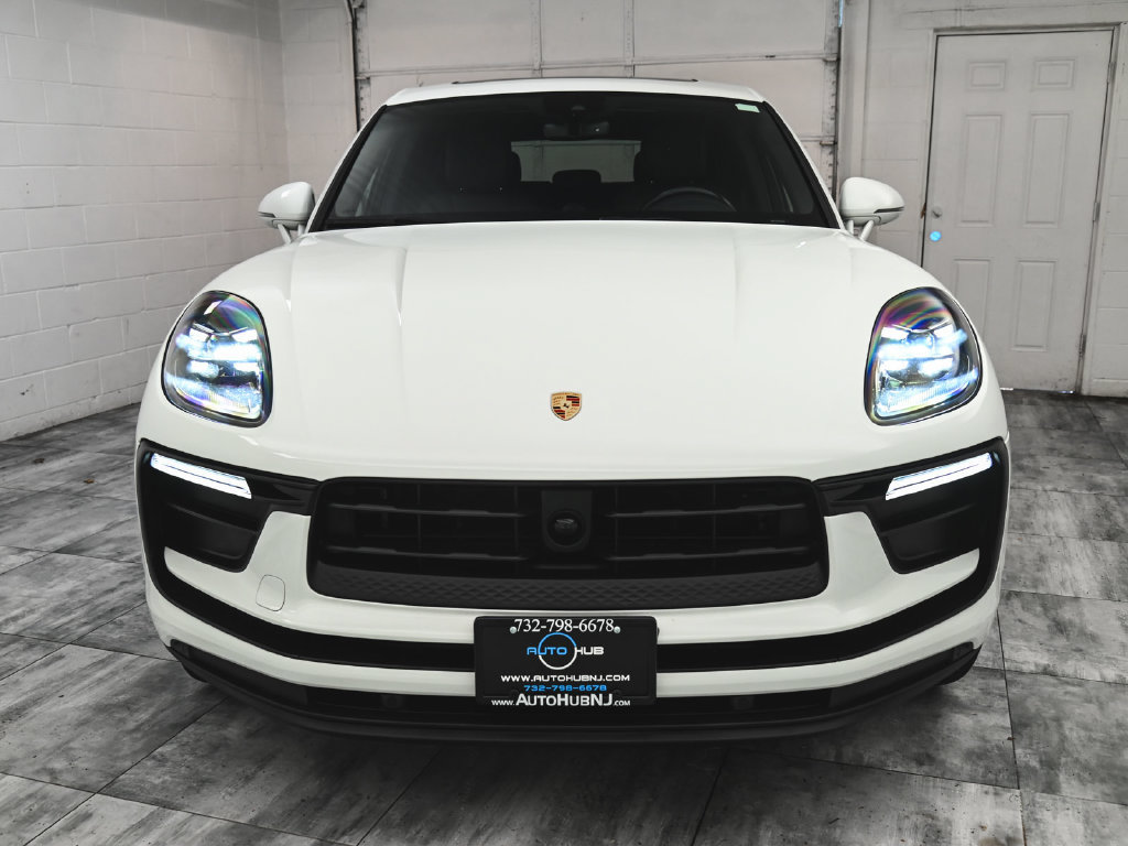 Used 2023 Porsche Macan AWD/4WD image 2