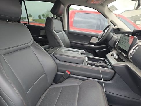 Used 2025 Ford Expedition Max Active AWD/4WD image 3