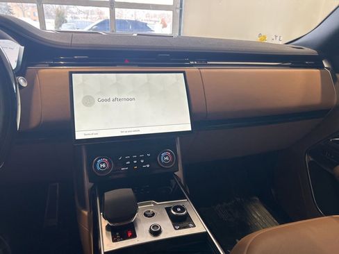 Used 2023 Land Rover Range Rover SE image 6