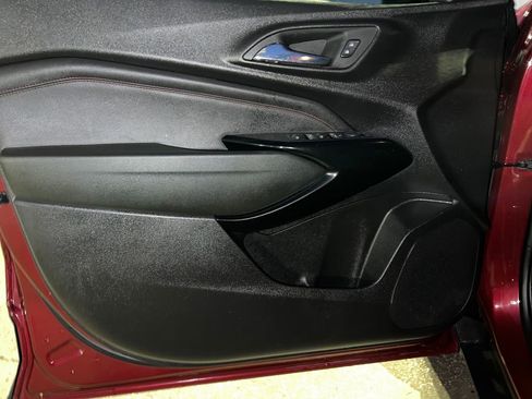 Used 2024 Chevrolet Trax RS w/ Sunroof Package image 15