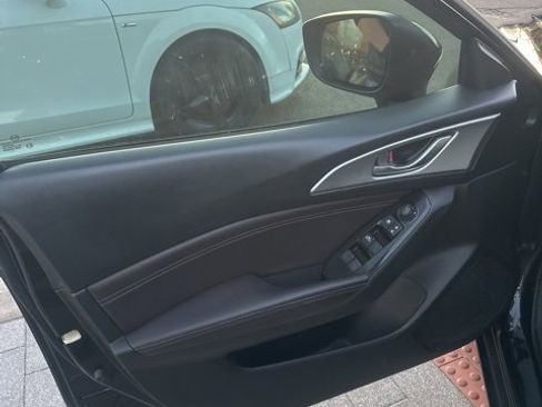 Used 2018 MAZDA MAZDA3 Touring image 24
