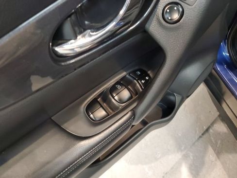 Used 2017 Nissan Rogue S AWD/4WD image 13