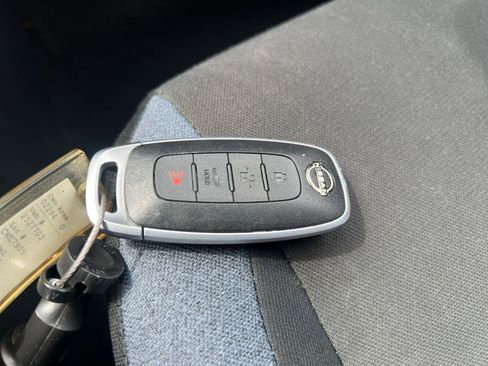 Used 2025 Nissan Versa SV FWD image 21