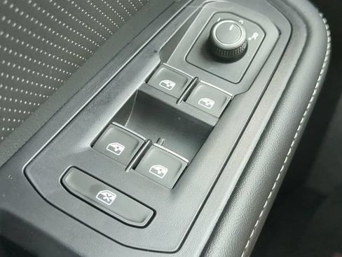 Used 2024 Volkswagen Atlas SE FWD image 23