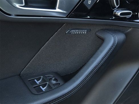 Used 2017 Jaguar F-TYPE Coupe image 11