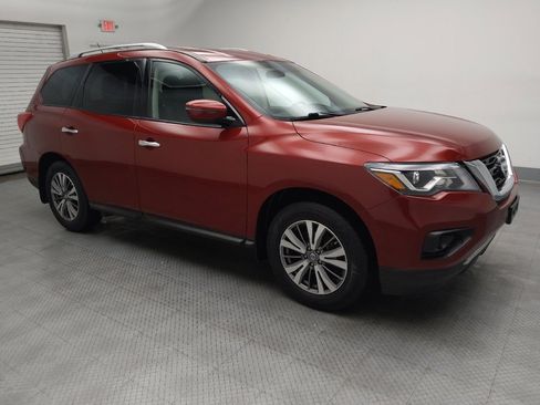 Used 2018 Nissan Pathfinder S image 11