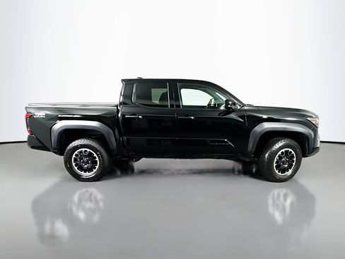 Used 2025 Toyota Tacoma TRD Off-Road image 8