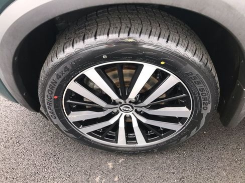 Used 2024 Nissan Pathfinder Platinum image 10