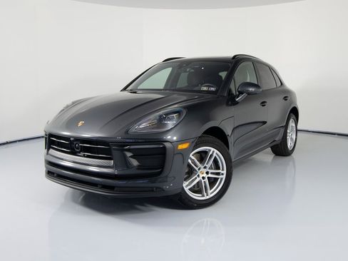 Certified 2025 Porsche Macan image 1