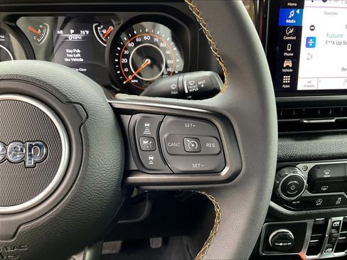 Used 2025 Jeep Wrangler Unlimited Sport AWD/4WD image 12