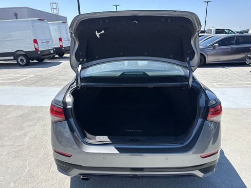 Used 2025 Nissan Sentra SR FWD image 9