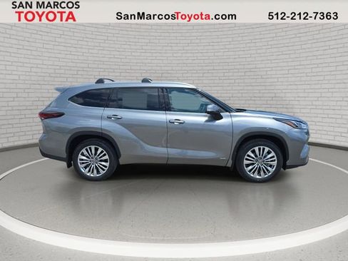 New 2026 Toyota Highlander Platinum AWD/4WD image 4