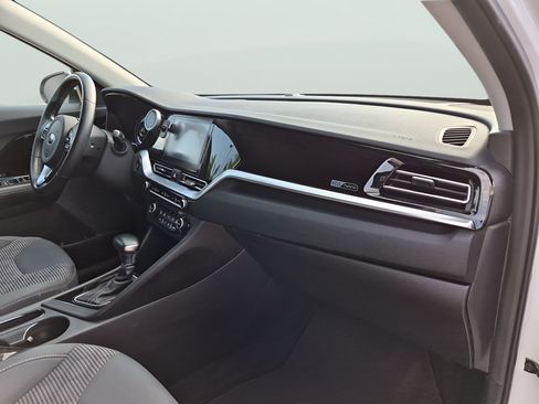 Used 2020 Kia Niro LXS FWD image 39