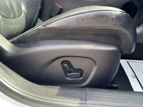 Used 2017 Chrysler 200 Limited Platinum image 34