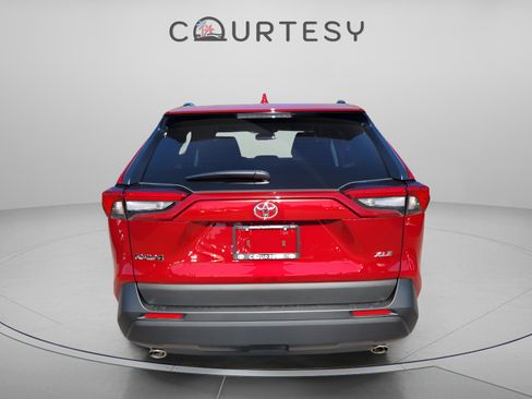 Used 2025 Toyota RAV4 XLE image 4