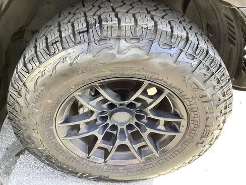 Used 2022 Toyota 4Runner TRD Off-Road Premium AWD/4WD image 36