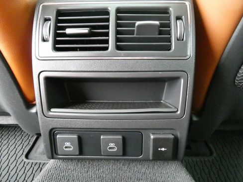 Used 2024 Jaguar XF R-Dynamic SE image 18