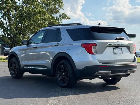 Used 2021 Ford Explorer XLT w/ Equipment Group 202A AWD/4WD image 5